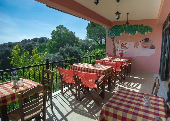 מלון Filippion Mantzavináta